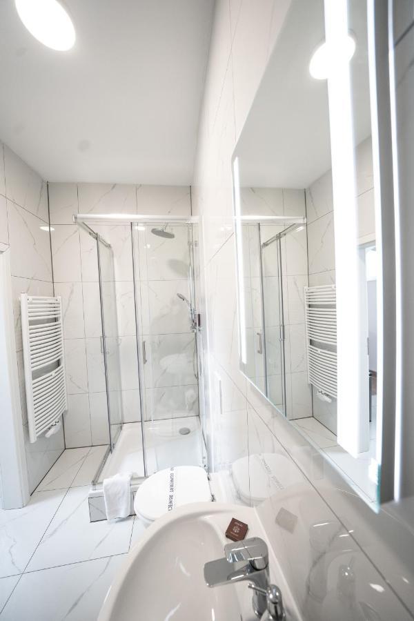 Hotel Zur Alten Stadtkellerei لبسيا المظهر الخارجي الصورة A shower enclosure