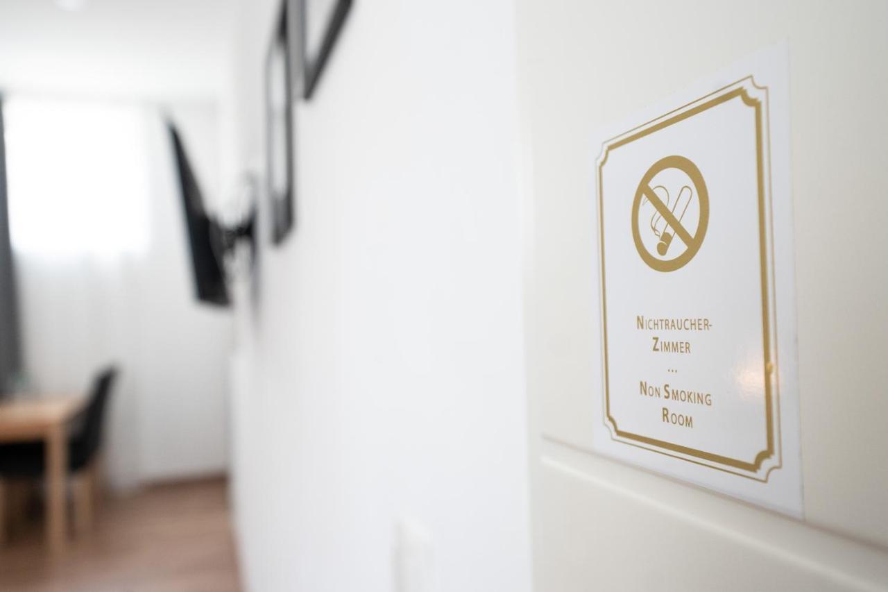 Hotel Zur Alten Stadtkellerei لبسيا المظهر الخارجي الصورة A sign in a hotel room in Japan